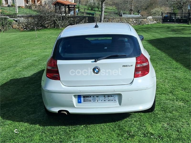 Usado BMW 116 Comfort Edition 115 CV (84 kW) 2010 Blanco Utilitario