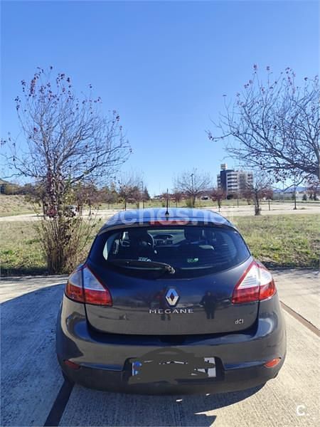 Gris / plata Usado 2010 Renault Mégane Dynamique Berlina | 6100 € (Precio justo) - Imagen 1/4