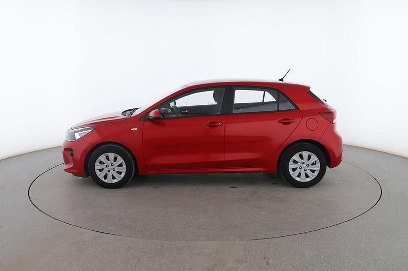 Usado Kia Rio 86 CV (63 kW) 2019 Rojo Berlina