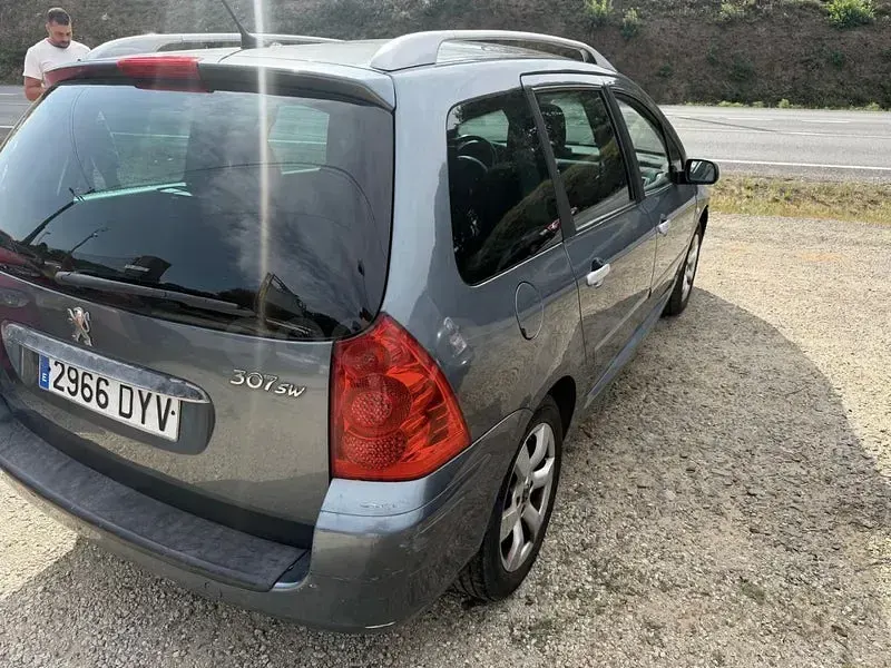 Usado Peugeot 307 136 CV (100 kW) 2006 Gris / plata Familiar