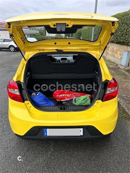 Usado Ford Ka Plus Ultimate 85 CV (62 kW) 2017 Amarillo Utilitario