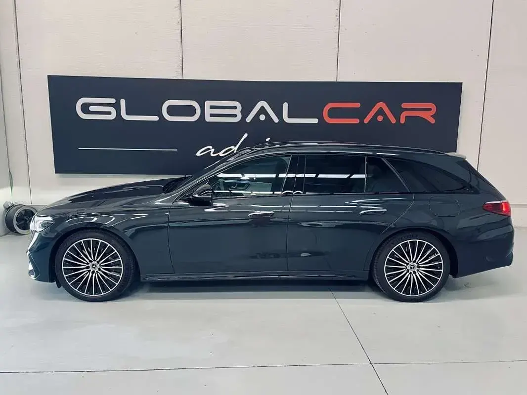 Usado Mercedes E300 313 CV (230 kW) 2025 Gris Familiar