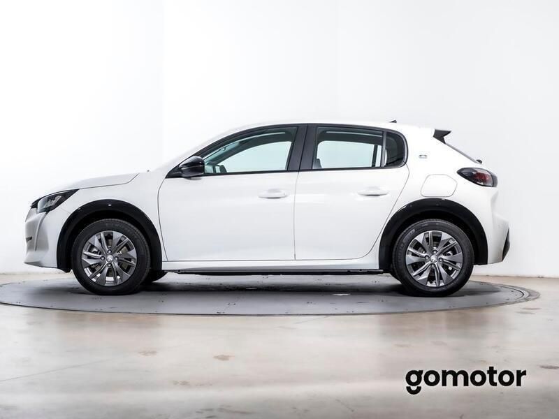 Usado Peugeot e-208 Active 100 kW (136 CV) 2023 Blanco blanquise Utilitario