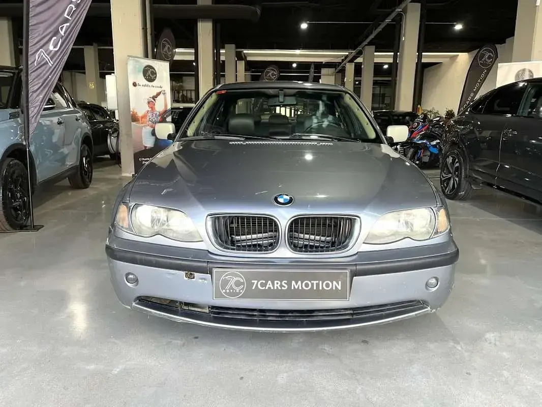 Usado BMW 318 143 CV (105 kW) 2004 Gris Berlina
