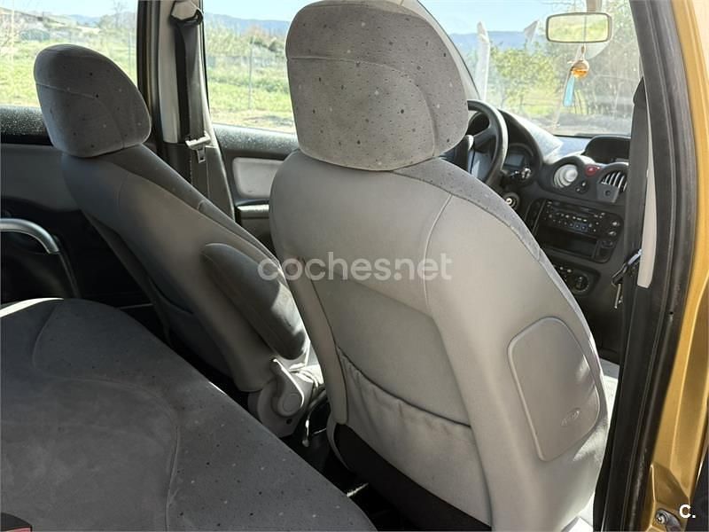 Usado Citroën C3 Exclusive 70 CV (51 kW) 2003 Amarillo Berlina