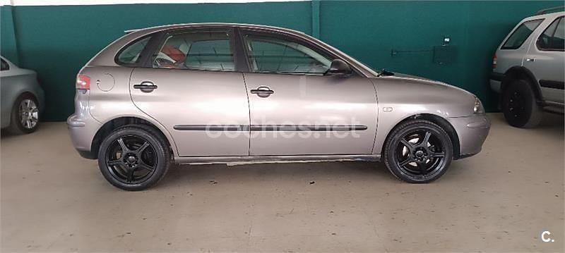 Gris / plata Usado 2002 Seat Ibiza Berlina | 2300 € (Caro) - Imagen 1/4
