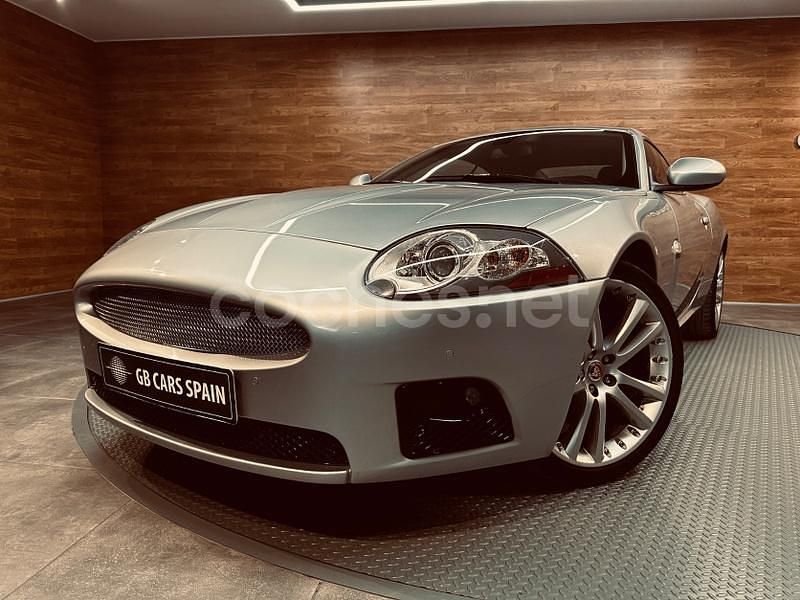 Usado Jaguar XK8 298 CV (219 kW) 2006 Gris / plata Coupe
