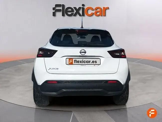 Usado Nissan Juke Acenta 114 HP (83 kW) 2022 Branco SUV