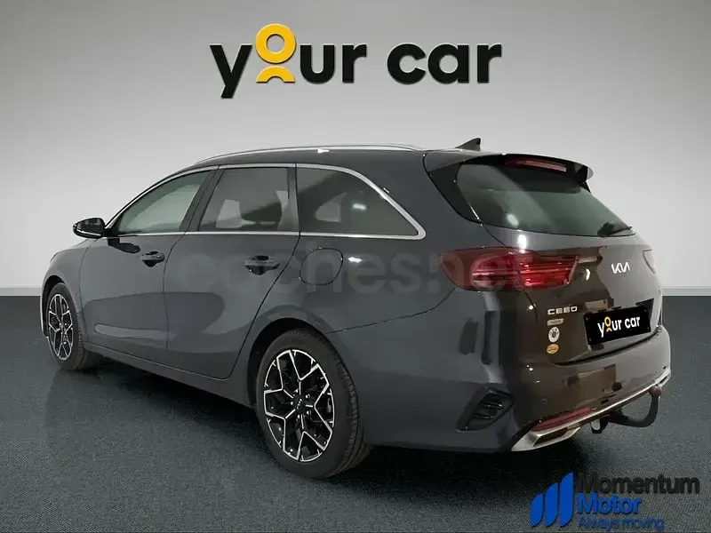 Usado Kia Ceed GT GT-Line 160 CV (117 kW) 2023 Gris / plata Familiar