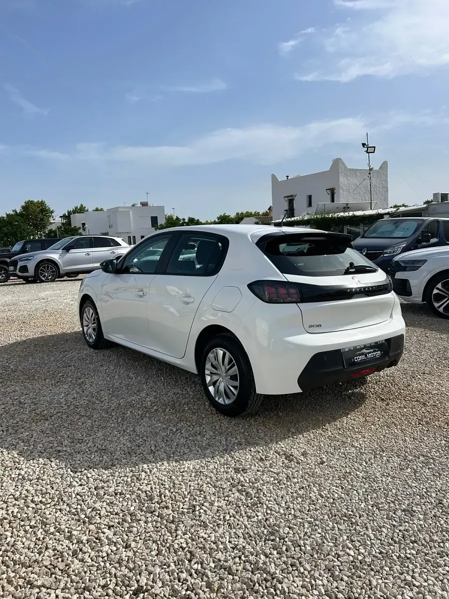Usado Peugeot 208 Active 100 CV (73 kW) 2022 Blanco Utilitario