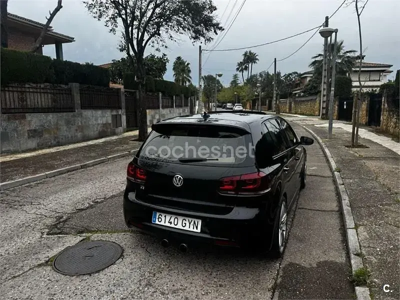 Usado VW Golf VI R 271 CV (199 kW) 2010 Negro Utilitario