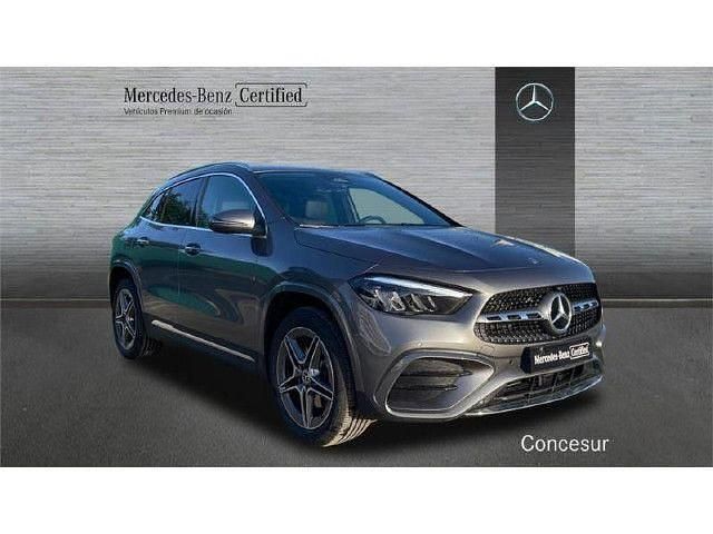 Usado Mercedes GLA200 AMG line 150 CV (110 kW) 2024 Gris montaña SUV