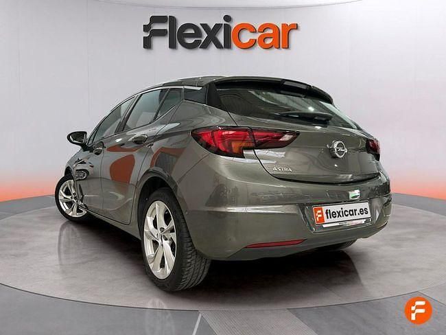 Usado Opel Astra Dynamic 125 CV (91 kW) 2017 Gris / plata Berlina