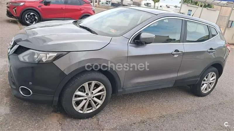 Usado Nissan Qashqai Premium Edition 110 CV (80 kW) 2014 Gris / plata SUV