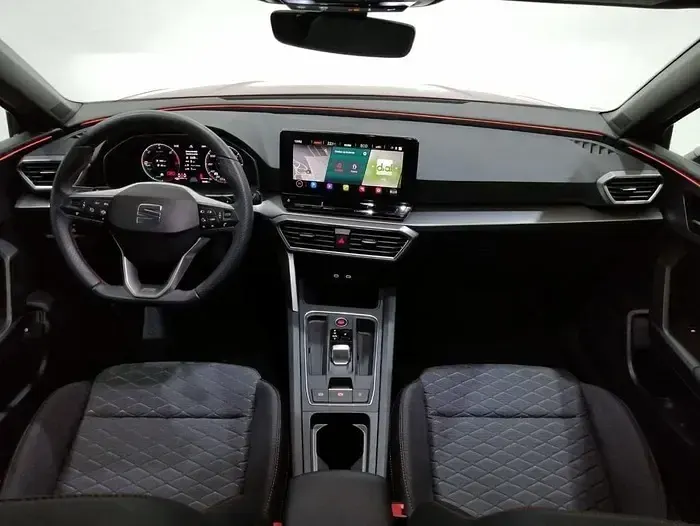 Usado Seat Leon FR 204 CV (150 kW) 2024 Rojo Berlina