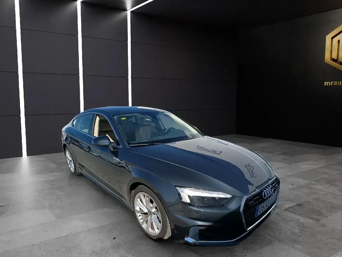 Usado Audi A5 Sportback Advanced Plus 265 CV (194 kW) 2020 Gris metalizado Utilitario