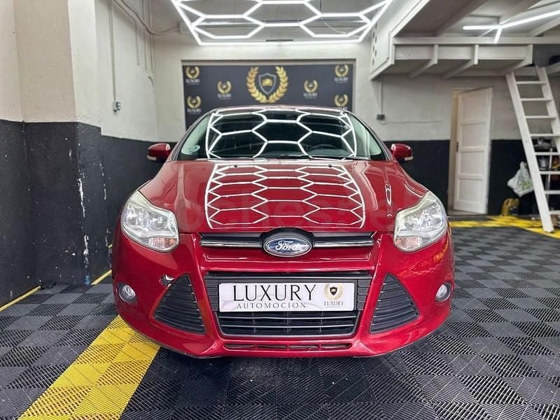 Usado Ford Focus Trend 95 CV (69 kW) 2012 Rojo Berlina