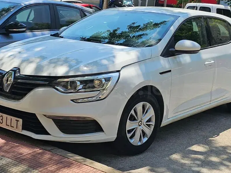 Usado Renault Mégane II Life 115 CV (84 kW) 2021 Blanco Berlina