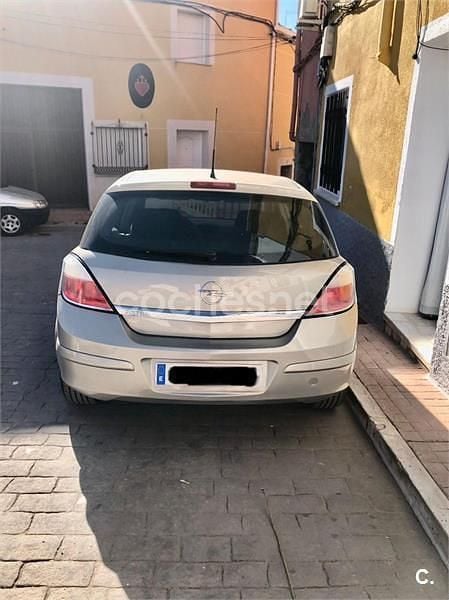 Beige Usado 2005 Opel Astra Enjoy Berlina | 2900 € (Precio justo) - Imagen 1/4