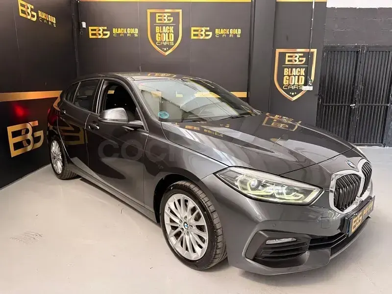 Usado BMW 118 150 CV (110 kW) 2021 Gris / plata Utilitario