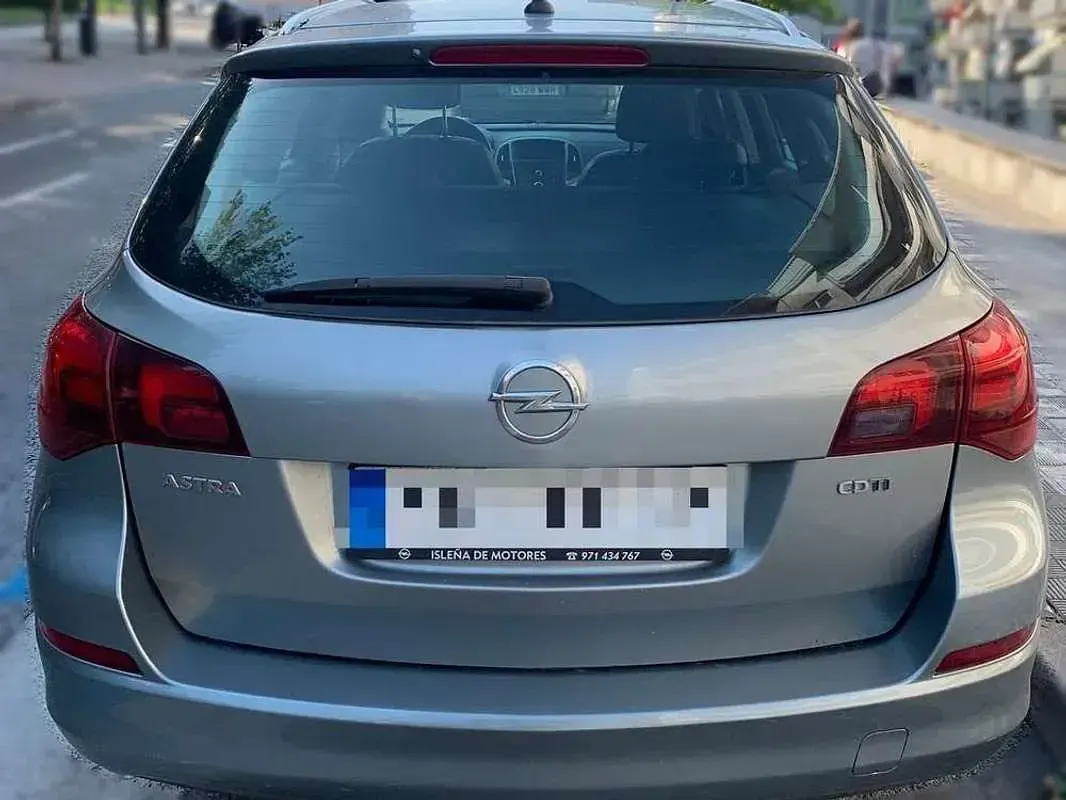 Usado Opel Astra Selective 125 CV (91 kW) 2011 Gris Familiar