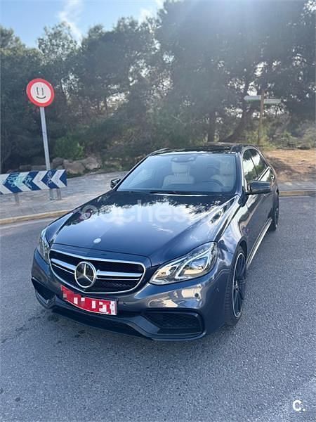 Usado Mercedes E63S AMG 585 CV (430 kW) 2014 Violeta / lila Berlina