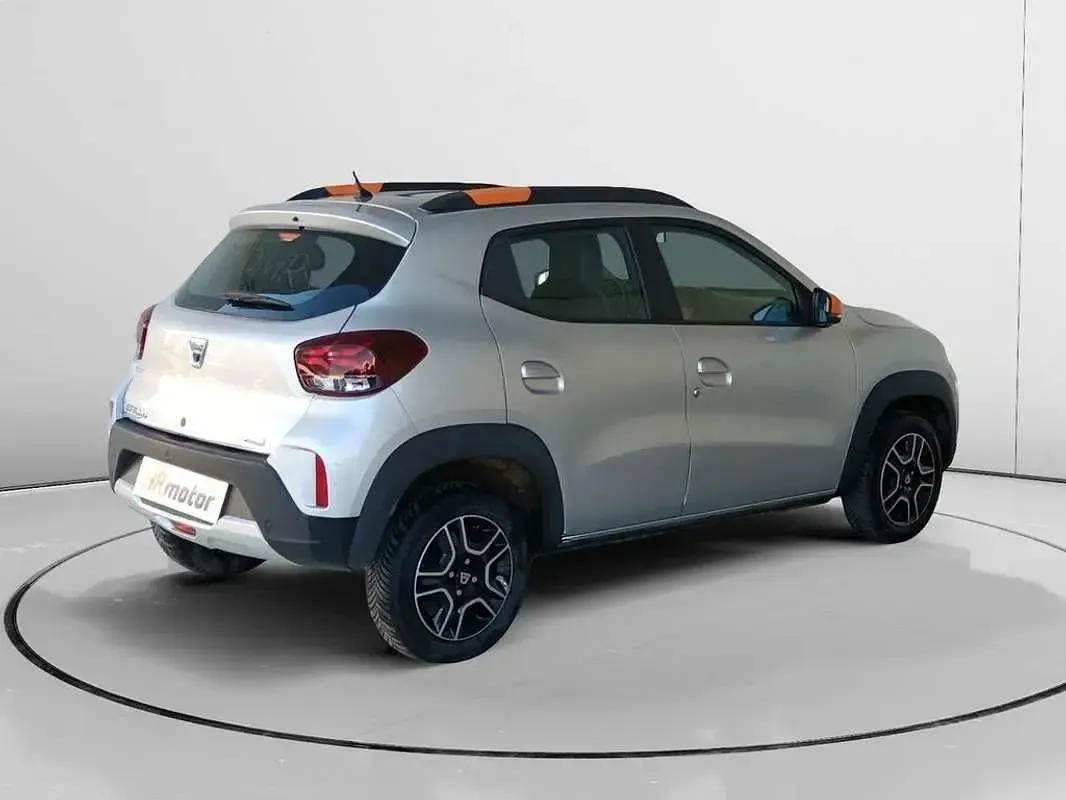 Usado Dacia Spring Comfort Plus 33 kW (45 CV) 2022 Gris Utilitario