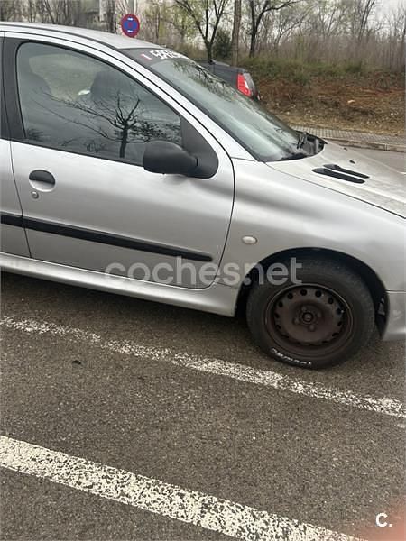Usado Peugeot 206 90 CV (66 kW) 1999 Gris / plata Utilitario