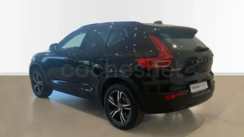 Usado Volvo XC40 Plus 163 CV (119 kW) 2025 Negro SUV