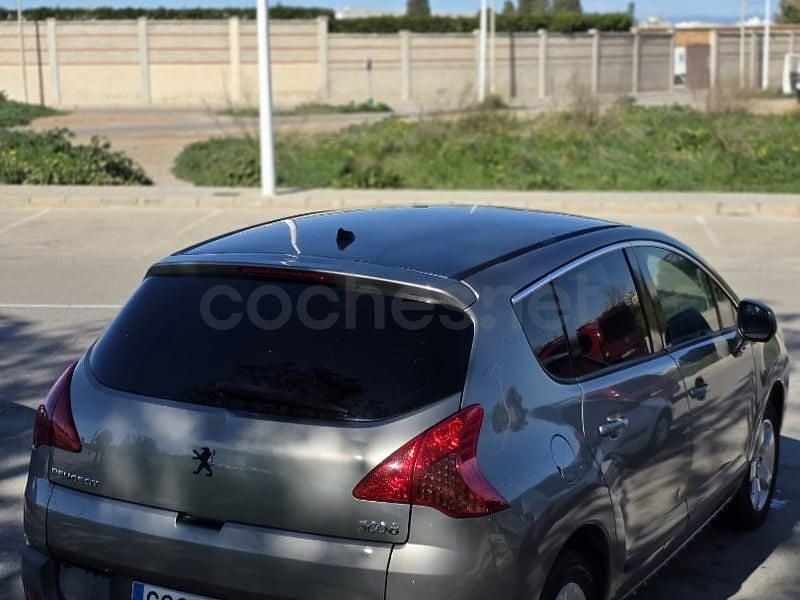 Usado Peugeot 3008 Premium 110 CV (80 kW) 2009 Beige Familiar