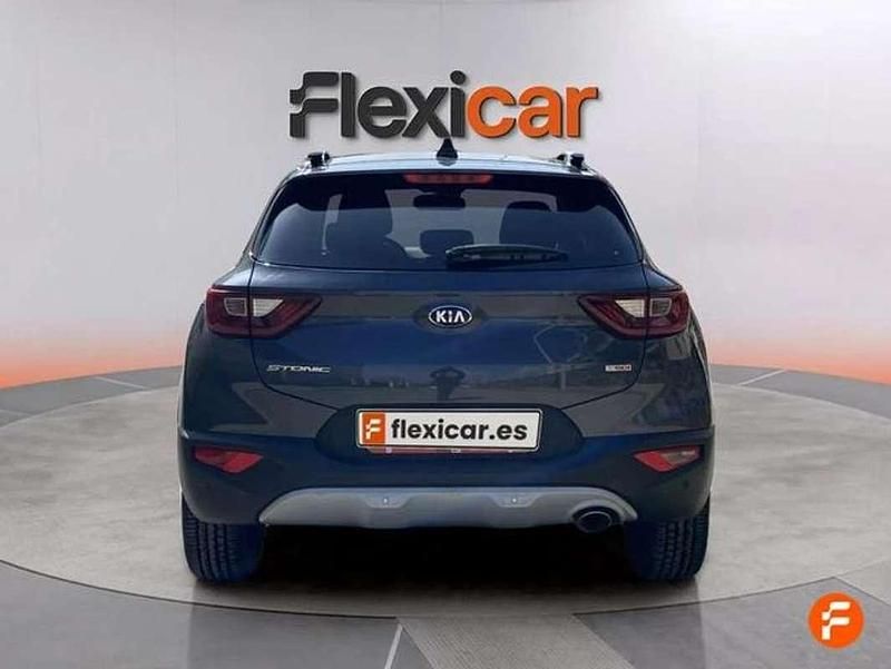 Usado Kia Stonic 101 CV (74 kW) 2019 Gris SUV