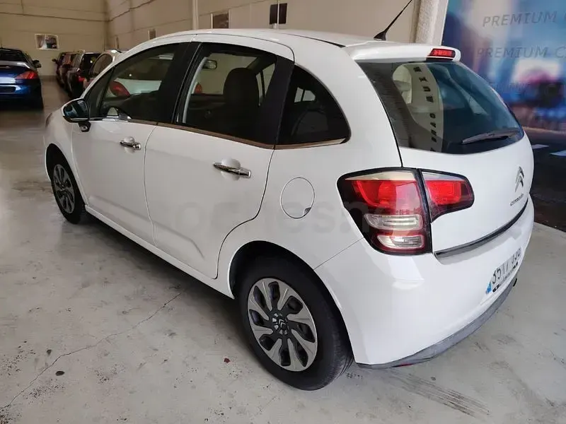 Usado Citroën C3 Attraction 68 CV (50 kW) 2015 Blanco Berlina