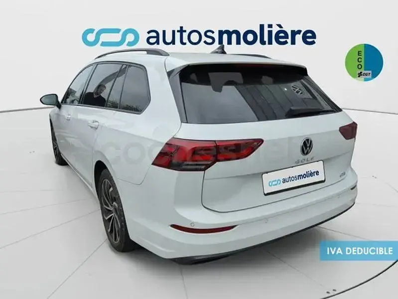 Usado VW Golf VIII Life 110 CV (80 kW) 2022 Blanco Familiar