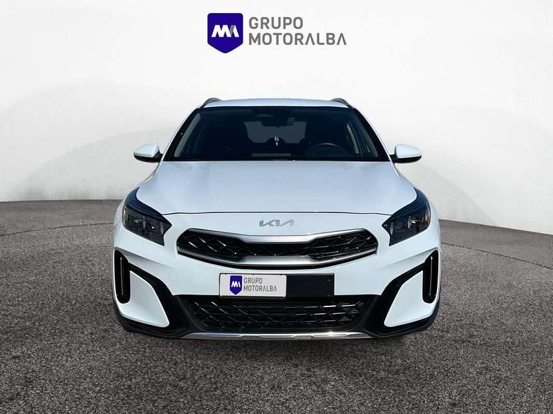 Usado Kia XCeed 101 HP (74 kW) 2025 Branco SUV