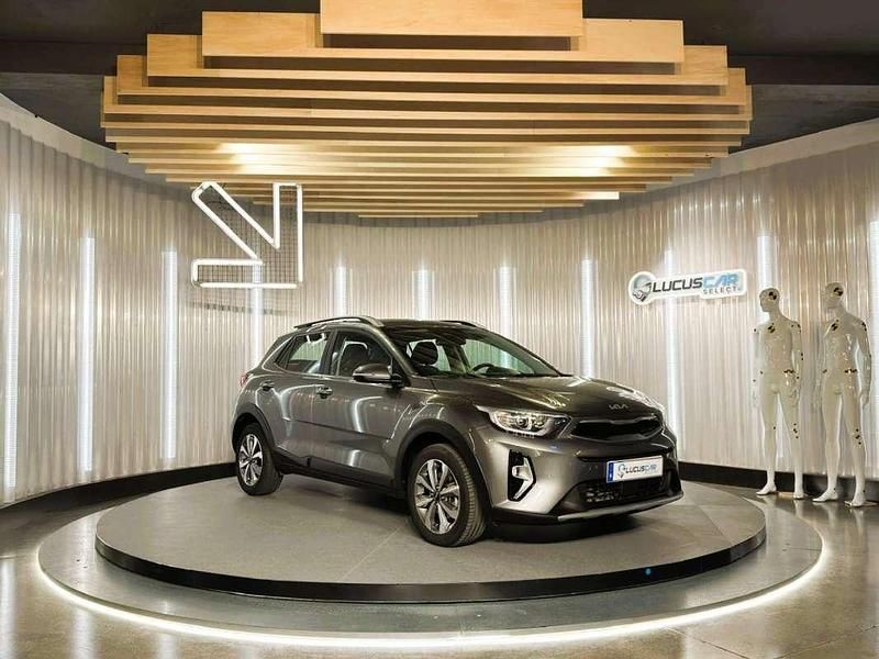 Usado Kia Stonic 101 CV (74 kW) 2023 Gris SUV