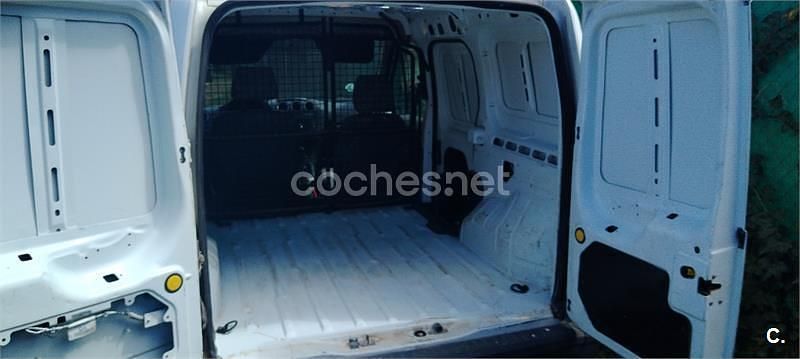 Usado Ford Transit Connect Trend 95 HP (69 kW) 2015 Branco Monovolume