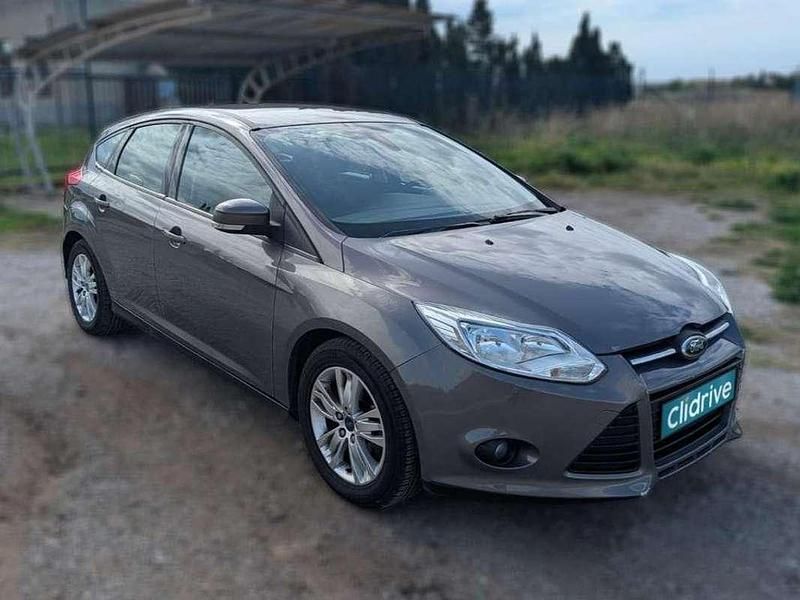 Usado Ford Focus Trend 101 CV (74 kW) 2012 Gris Utilitario