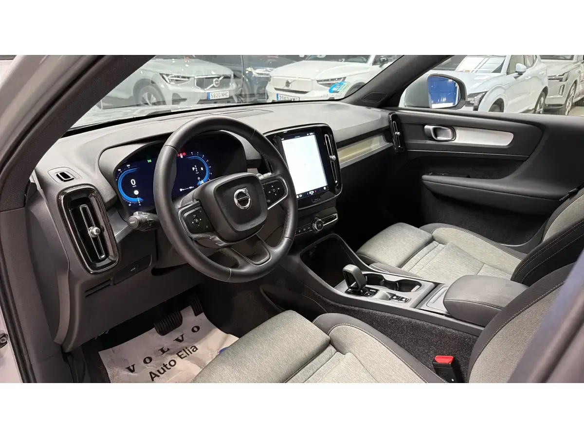 Usado Volvo XC40 Core 163 CV (119 kW) 2025 Gris SUV