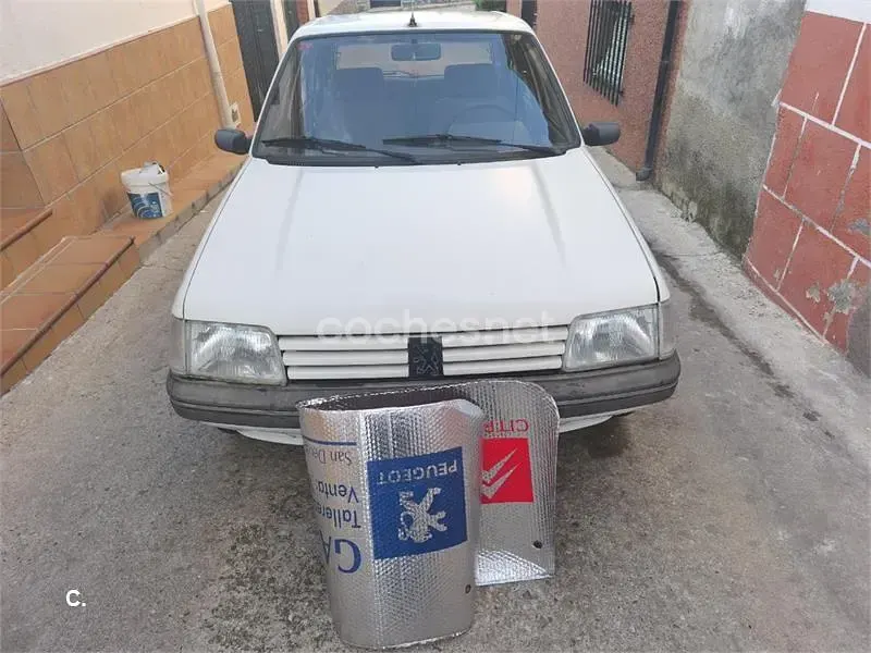 Usado Peugeot 205 65 CV (47 kW) 1991 Blanco Berlina