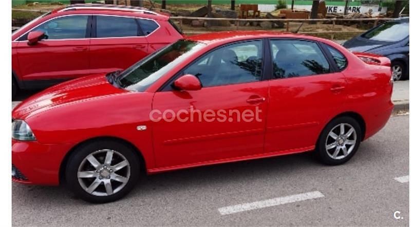 Usado Seat Cordoba Sport 110 CV (80 kW) 2002 Rojo Familiar
