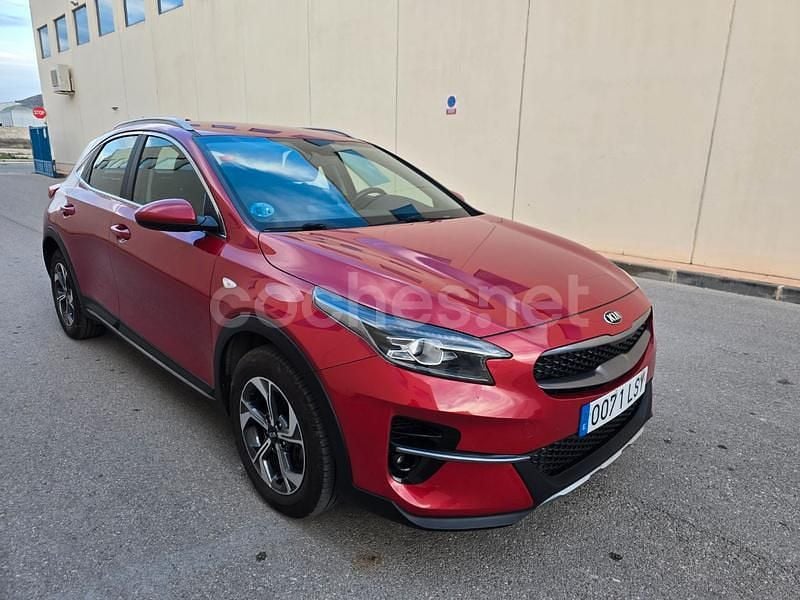 Usado Kia XCeed 136 CV (100 kW) 2021 Granate SUV