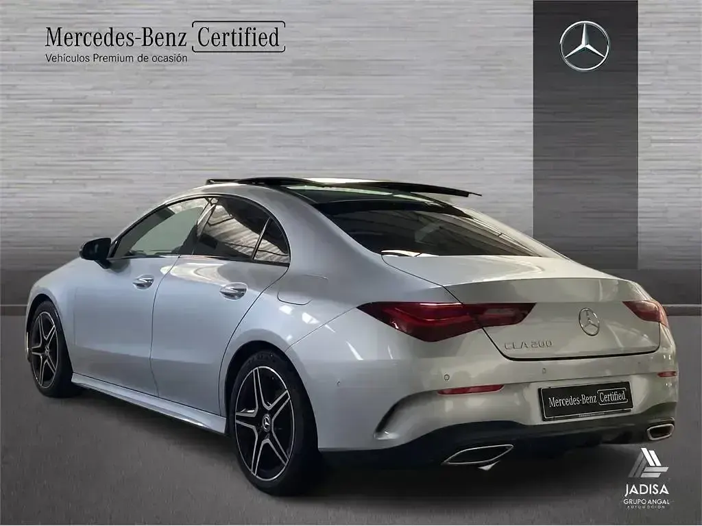 Usado Mercedes CLA200 AMG line 163 CV (119 kW) 2025 Gris Berlina