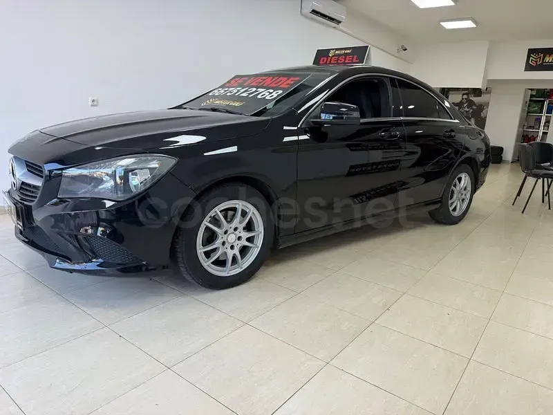 Usado Mercedes CLA200 136 CV (100 kW) 2017 Negro Coupe