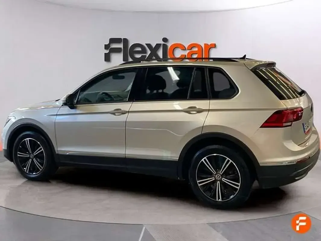 Usado VW Tiguan Life 150 CV (110 kW) 2024 Gris SUV