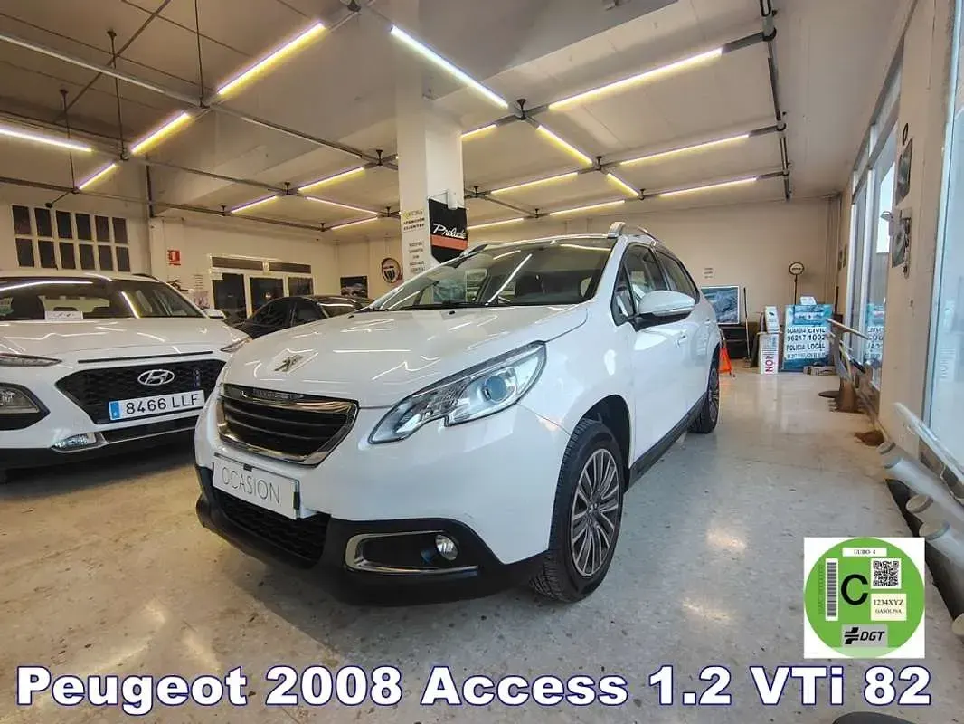 Usado Peugeot 2008 Allure 120 CV (88 kW) 2015 Blanco SUV