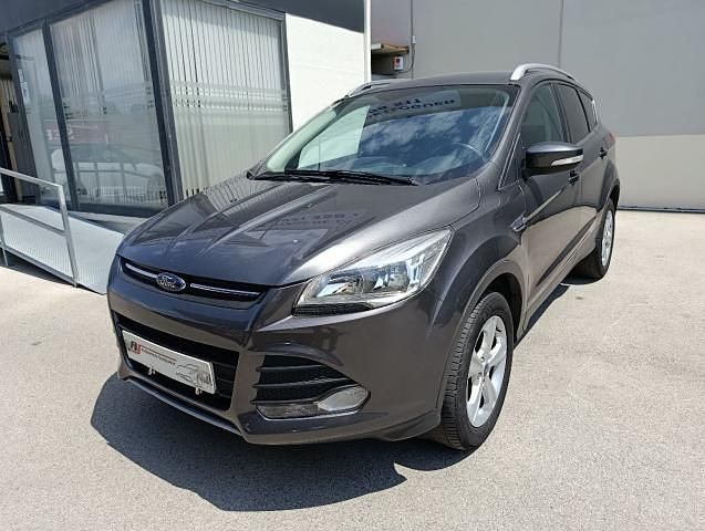 Usado Ford Kuga Trend 150 CV (110 kW) 2016 Plateado SUV