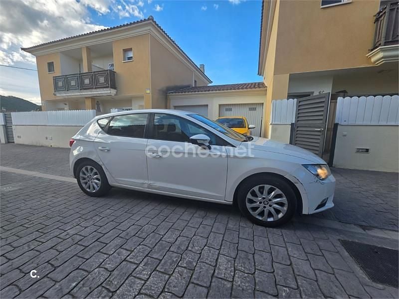 Usado Seat Leon Style 122 CV (89 kW) 2013 Blanco Berlina