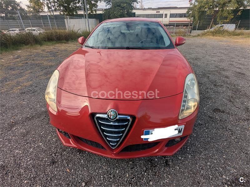 Usado Alfa Romeo Giulietta Distinctive 105 CV (77 kW) 2011 Rojo Berlina