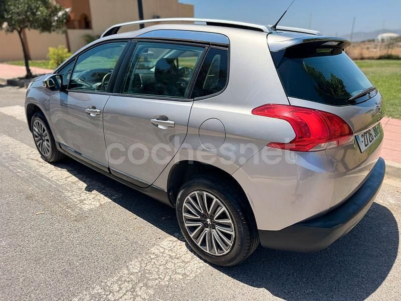 Usado Peugeot 2008 Active 82 CV (60 kW) 2014 Gris / plata SUV