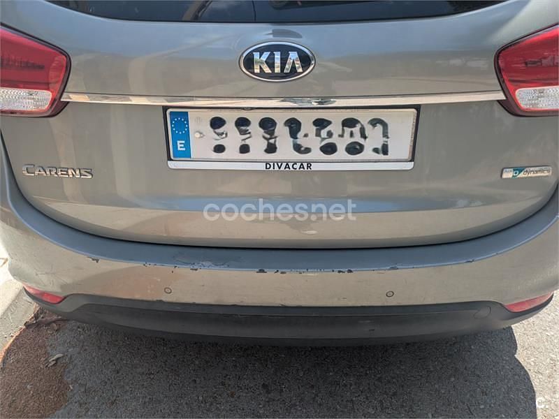 Usado Kia Carens 136 CV (100 kW) 2015 Gris / plata Monovolumen
